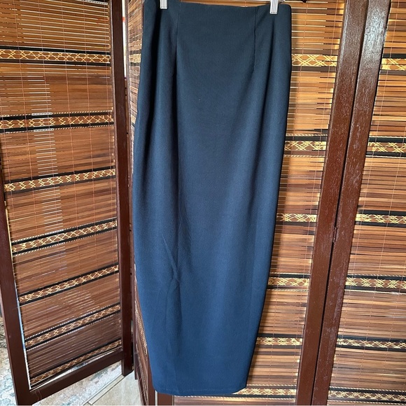 🌟3/$20🌟 THE COVERII Navy Skirt - Picture 2 of 5
